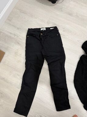 Frame Denim Women’s Skinny Jeans in Black